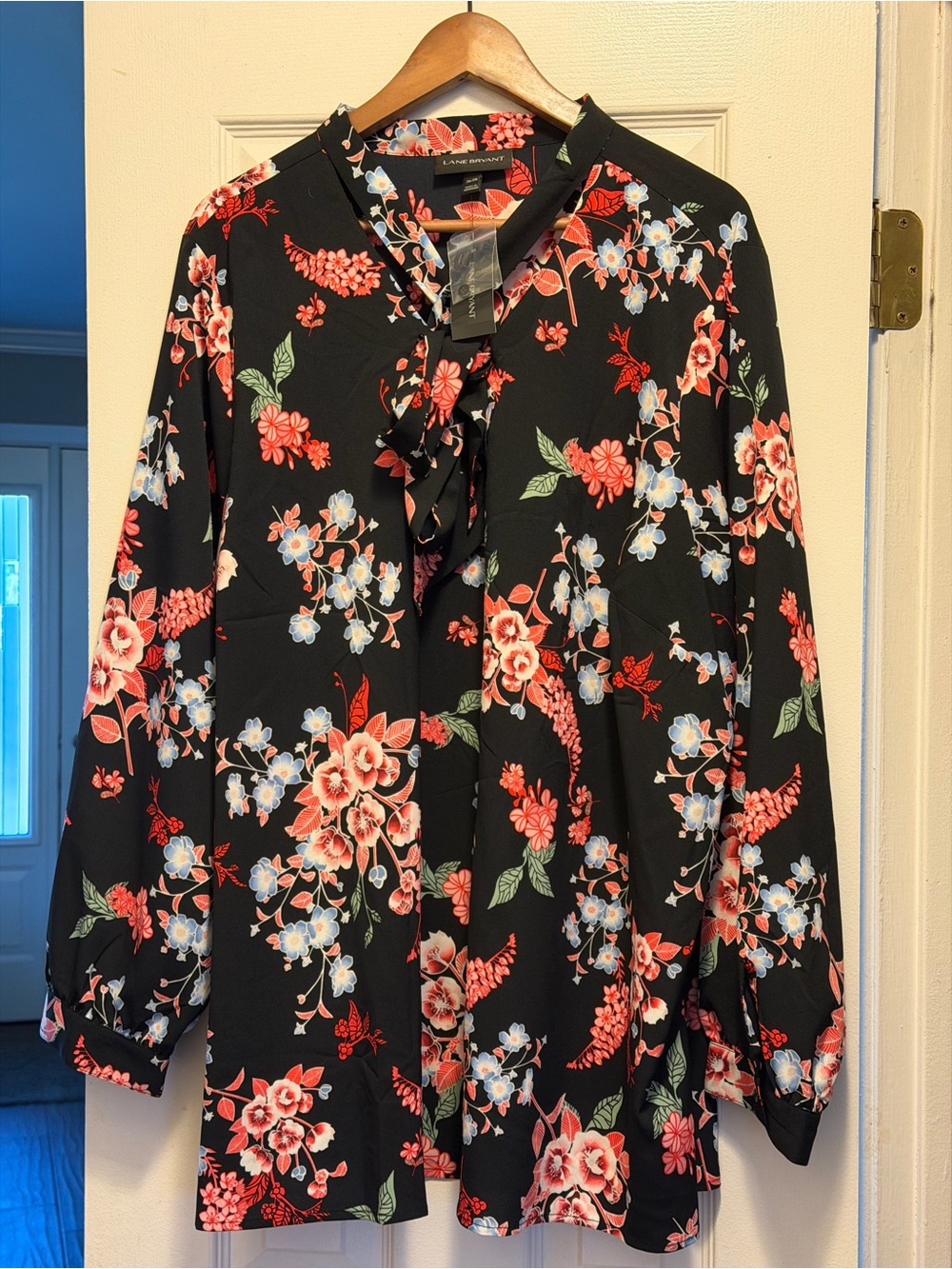 NWT Lane Bryant Black Floral Tie-Neck Blouse Top 26/28 plus career office